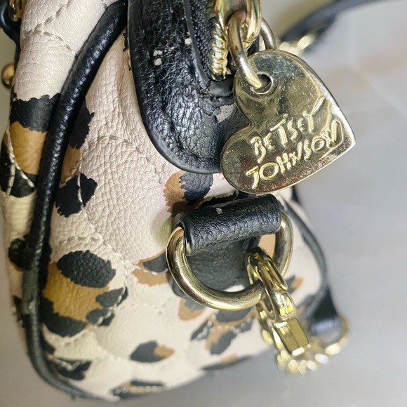 Betsey Johnson Leopard Print Heart Stitch Crossbody Purse - Picture 7 of 16